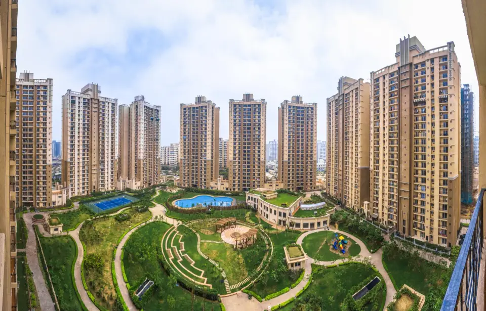 Landscaped walkways between ATS Advantage blocks